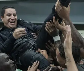 Autoridades de Colombia cambian polémica sanción para Efraín Juárez