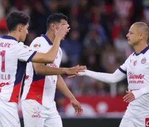 Afición de Chivas abuchea al Chicharito en su regreso a las canchas