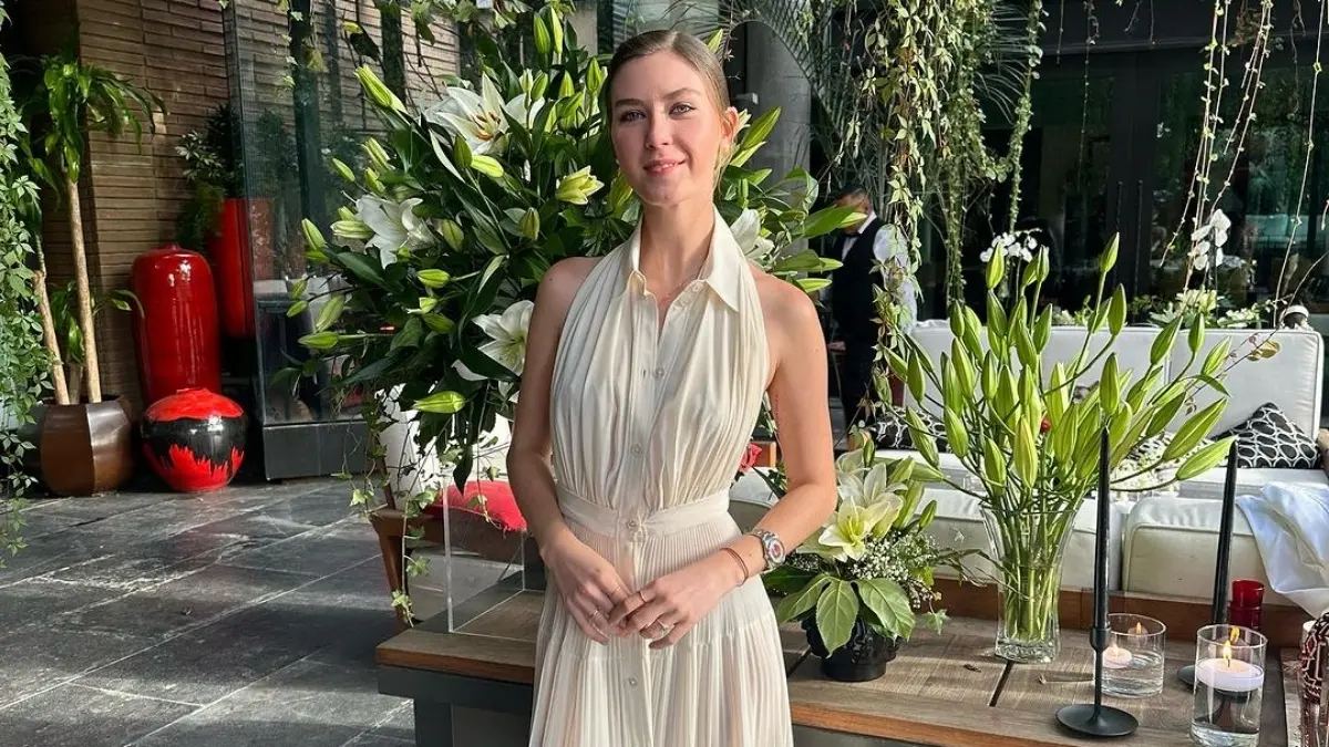 En su video aparecen algunas de sus mascotas como una jirafa e incluso varios monos que tienen su propia casa.