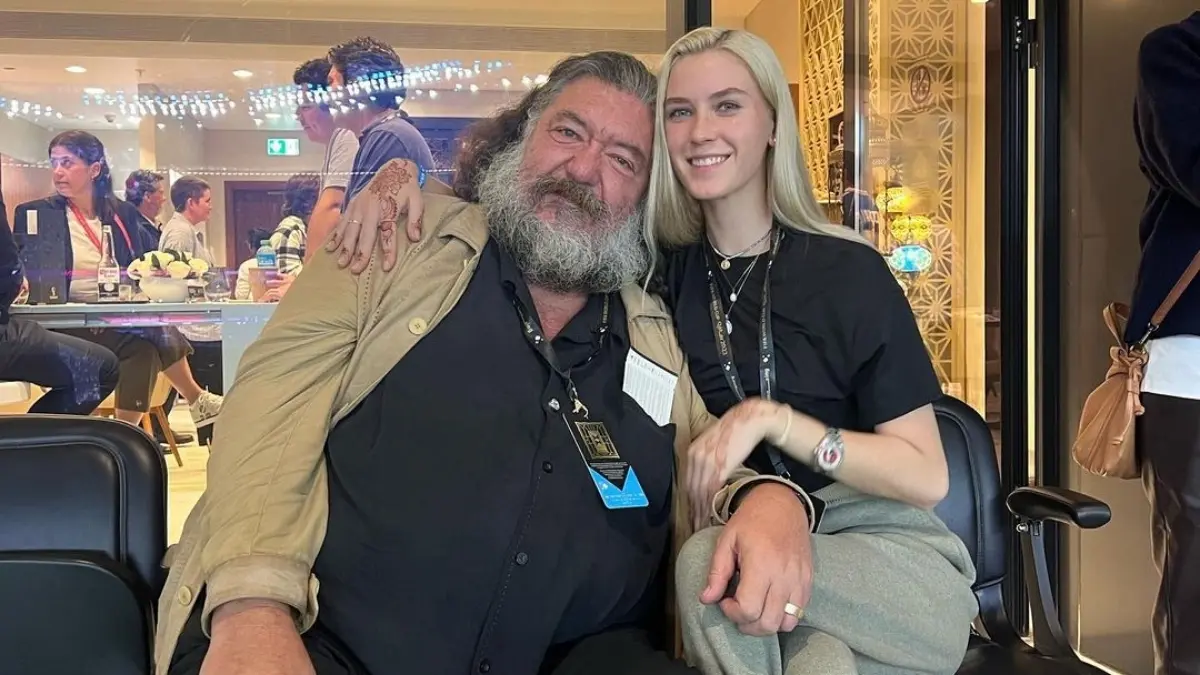 Nirvana presume una muy buena relación con Jorge Hank, ya que frecuentemente lo acompaña en distintos destinos.