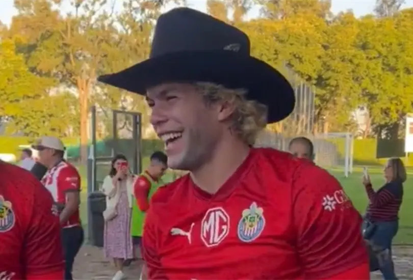 El atacante sorprendió en redes con sus primeras palabras en español ya como futbolista del Rebaño. El atacante sorprendió en redes con sus primeras palabras en español ya como futbolista del Rebaño.