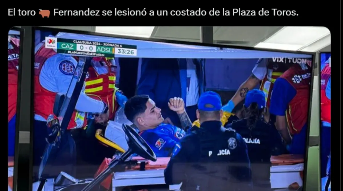 Los memes de la lesión del 'Toro' Fernández con Cruz Azul ¡Se lesionó solo!