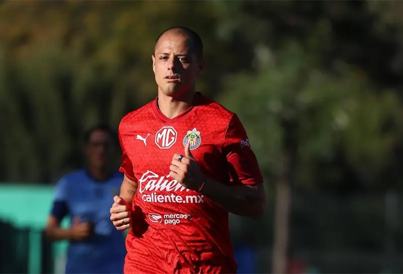 Chel&iacute;s critic&oacute; a Chicharito por rehusarse a entrenar con Chivas