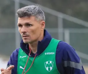 Tano Ortiz ¿explota? vs Santander por inpenal y goles anulados en Rayados vs Toluca