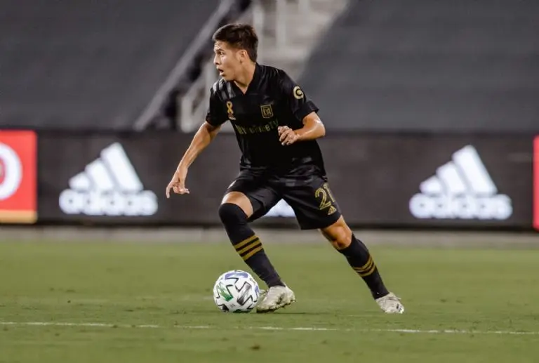Torres en actividad con el LAFC durante 2020 - @LAFC