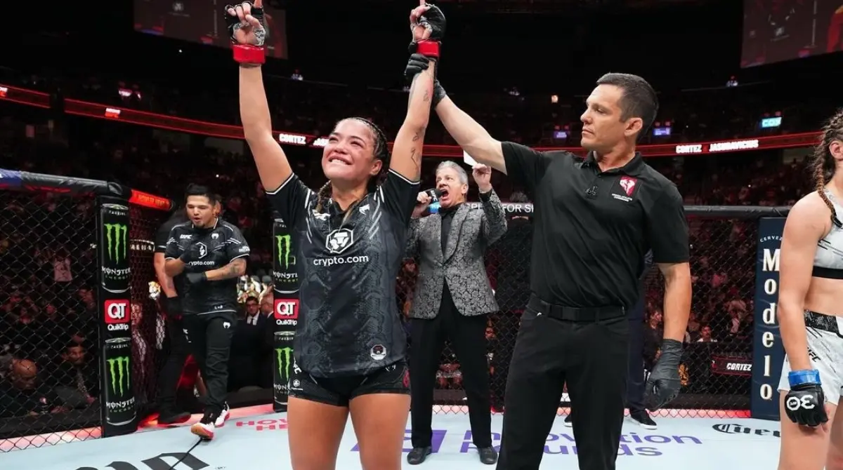 Forma parte de una familia con tres hermanos m&aacute;s: Jos&eacute; Cortez (DEP), J.R. Cortez y Abraham Cortez, adquiriendo el gusto por las Artes Marciales Mixtas gracias al mayor de ellos.