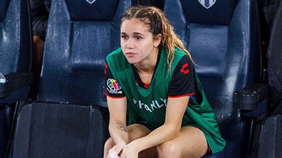Como ocurre con varios elementos del Tri Femenil, su carrera la comenzó en el futbol colegial de Estados Unidos.