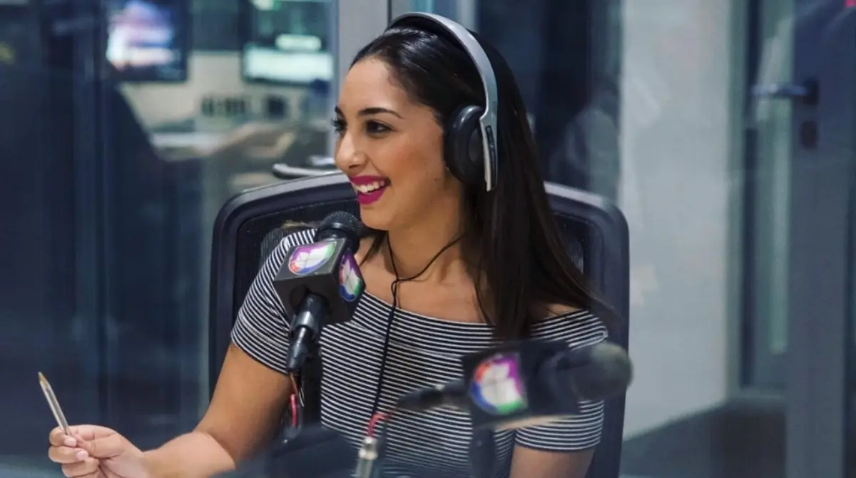 Comenzó como locutora, pues en Univisión Deportes le tocaba cubrir secciones de futbol, beisbol y también basquetbol, por lo que la gente la empezó a conocer gracias a la radio, donde su estilo la hizo particular.