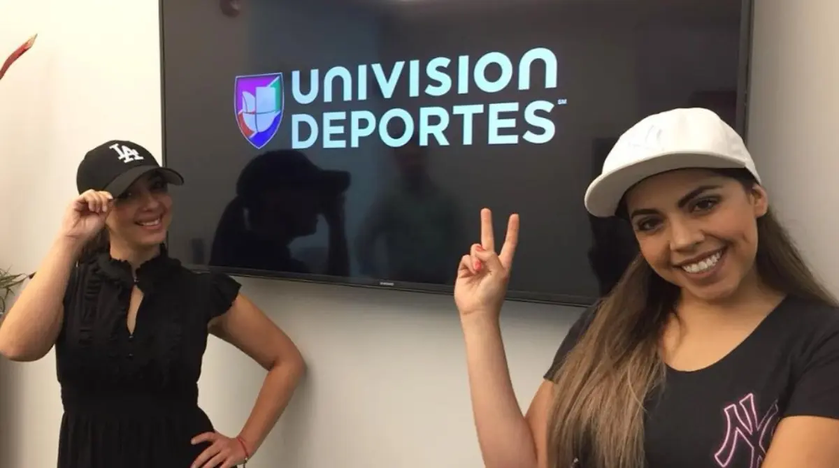 Mafer, como prefiere que le llamen, es Licenciada en Ciencias y Tecnologías de la Comunicación, y desde que se graduó supo que quería seguir los pasos de su padre, Fernando Alonso, y trabajar en medios deportivos, y fue en Univisión donde tuvo sus primeros acercamientos.