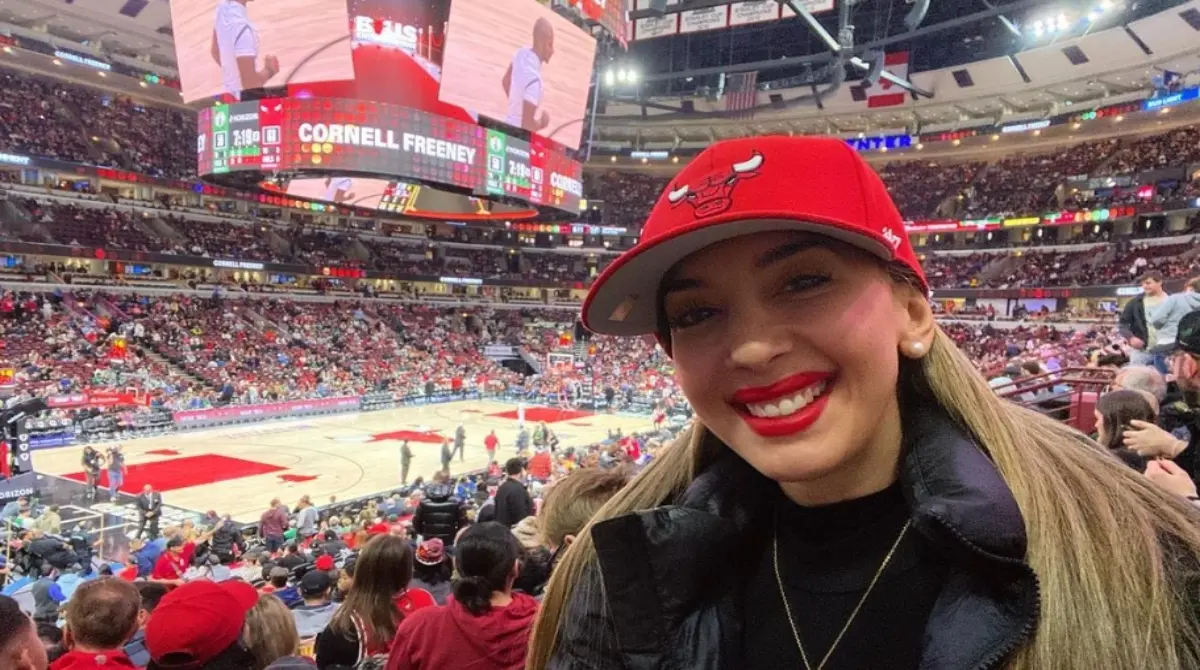 Como buena apasionada por los deportes, a través de sus redes sociales, donde cuenta con 275 mil seguidores, comparte momentos con sus equipos favoritos, como en la NBA con los Chicago Bulls y en la MLB con los LA Dodgers.