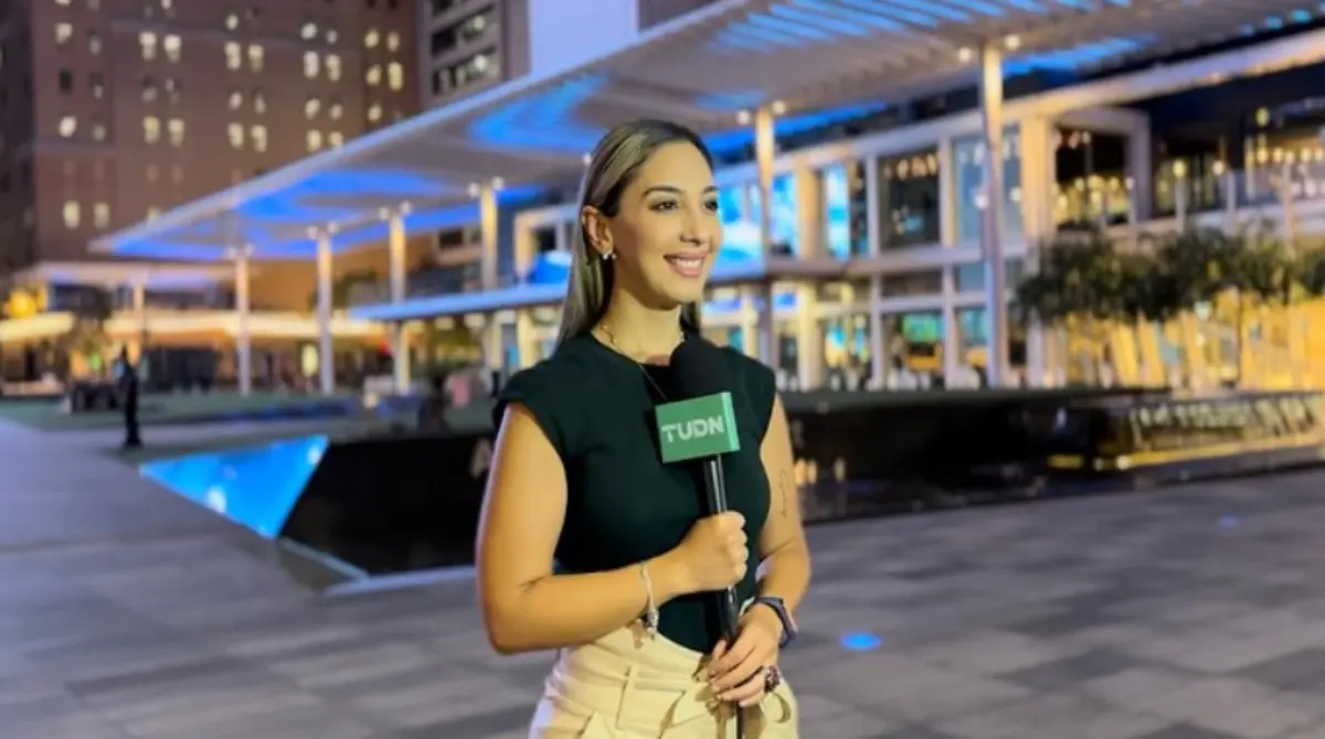 Mafer sabía desde niña lo que es estar en un palco de transmisiones y también escuchar las narraciones como protagonista, pues siempre acompañó a su padre, y ahora pudo cumplir un sueño que persiguió desde pequeña: seguir a la Selección Mexicana en sus concentraciones.