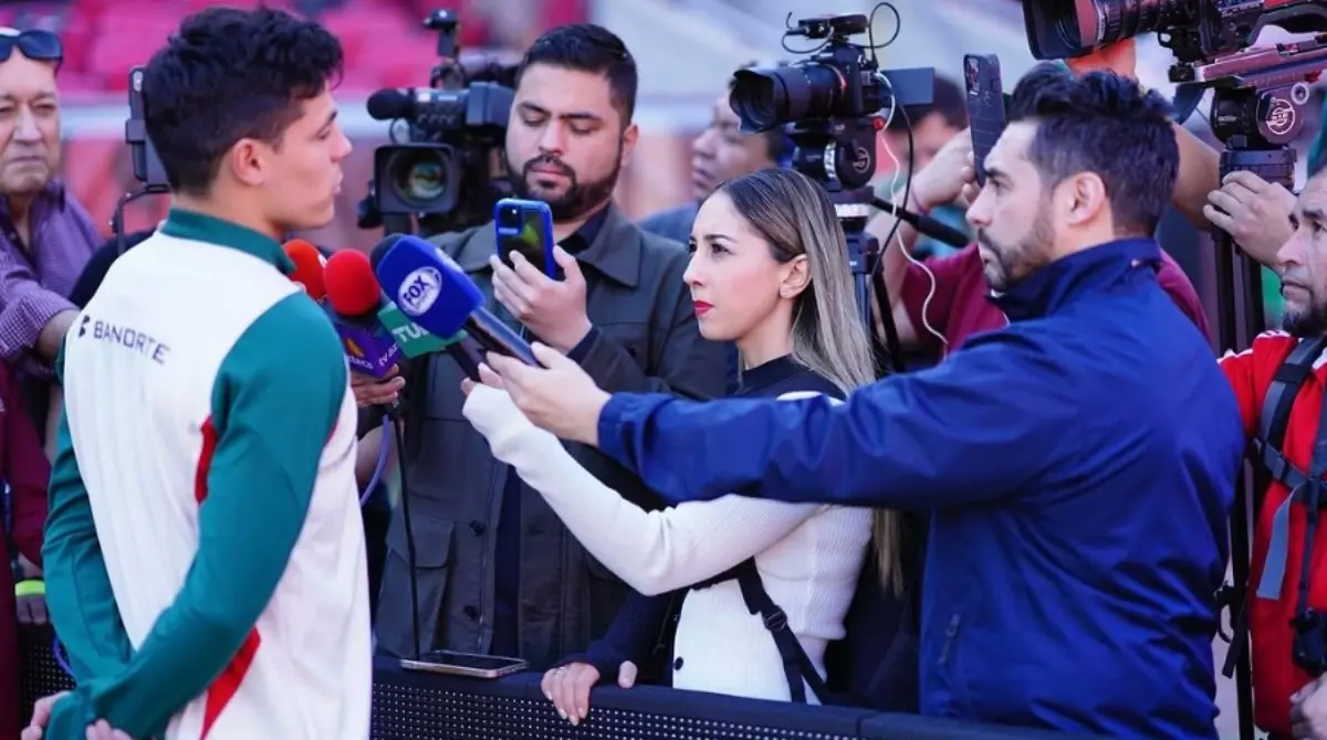 Sin embargo, siempre son más las personas que la admiran y tienen un bonito comentario que dejar, por lo que con su popularidad ha logrado medirse frente a los más conocidos del futbol mexicano y otras televisoras, y y ha hecho suyo un espacio donde a veces se piensa que 'solo hay hombres'. 