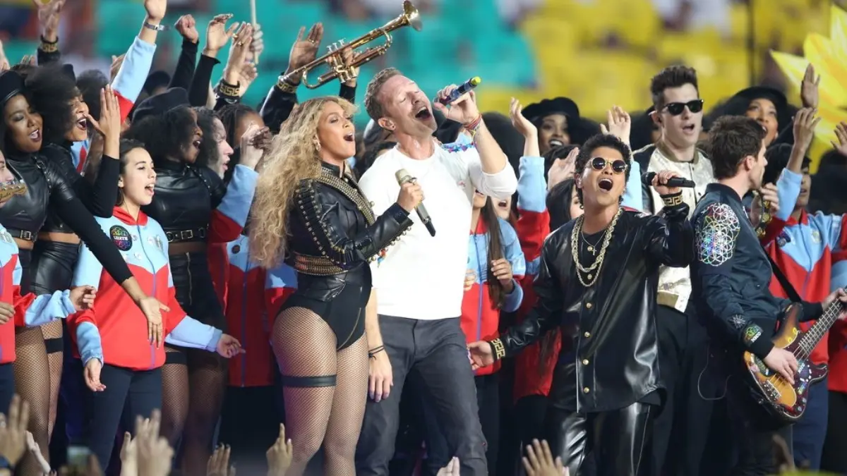 Debido al momento en el que llegaron a sus carreras o algunas decisiones que tomaron para afrontar la demanda de robarse los reflectores del encuentro, estos artistas no cumplieron con las expectativas.