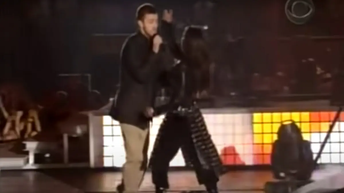 La liga y MTV, la televisora encargada de producir el espectáculo, fueron duramente criticadas por el incidente, mientras que la carrera de Janet Jackson se estancó; por su parte, Justin Timberlake siguió con su trayectoria, pero también fue cuestionado por no apoyar a la artista.