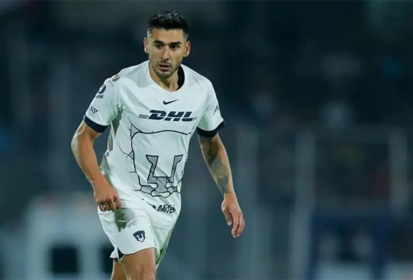 Eduardo Salvio se mostr&oacute; inconforme con el horario de juego de los Pumas.