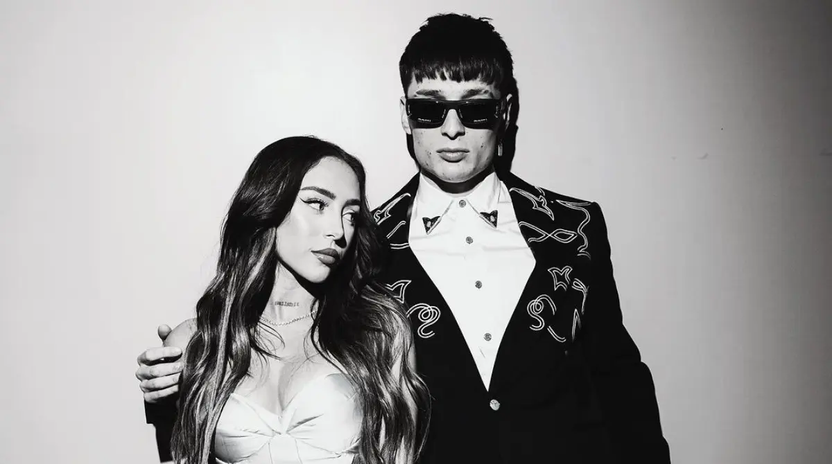 Su relación con la argentina Nicki Nicole ha generado mucha polémica, puesto que muchos creen que ella todavía quiere a su ex, el rapero trueno, y únicamente se aprovecha del mexicano.