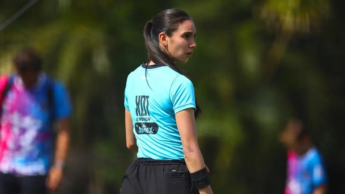 Poco después encontró un lugar muy apasionante con el silbato, por lo que comenzó su preparación para hacerse de un lugar en la profesión.