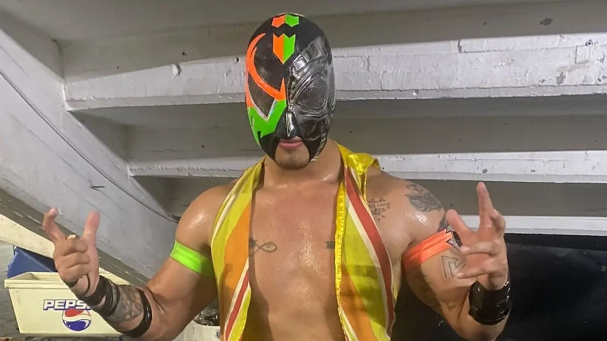 Black Warrior Jr. era considerado una de las joyas de la lucha libre mexicana y debido a una fractura en las cervicales que sufrió en el ring, su cuerpo no soportó y falleció tiempo después.