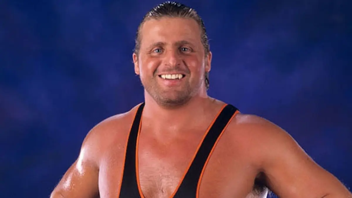 Owen Hart es uno de los casos más reconocidos aunque su accidente no fue en una lucha sino en su entrada al ring donde cayó sobre la lona desde una enorme altura.