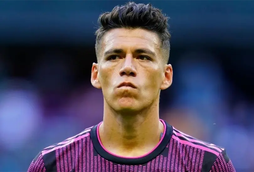 El futbolista mexicano ha decidido dar un paso atr&aacute;s de la Selecci&oacute;n Mexicana 