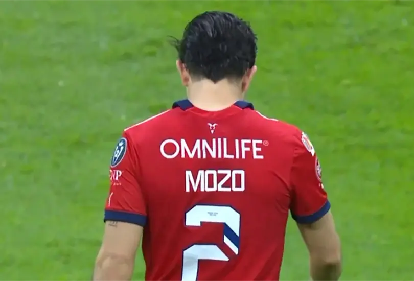 Alan Mozo tuvo un gesto con una niña al finalizar el partido vs América. Alan Mozo tuvo un gesto con una niña al finalizar el partido vs América.