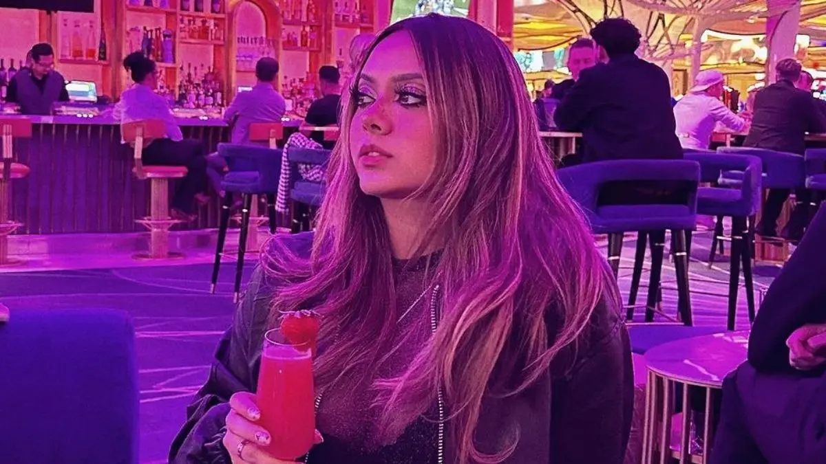 Comenzó en las redes sociales luego de estudiar la carrera de diseño industrial, según ha contado.