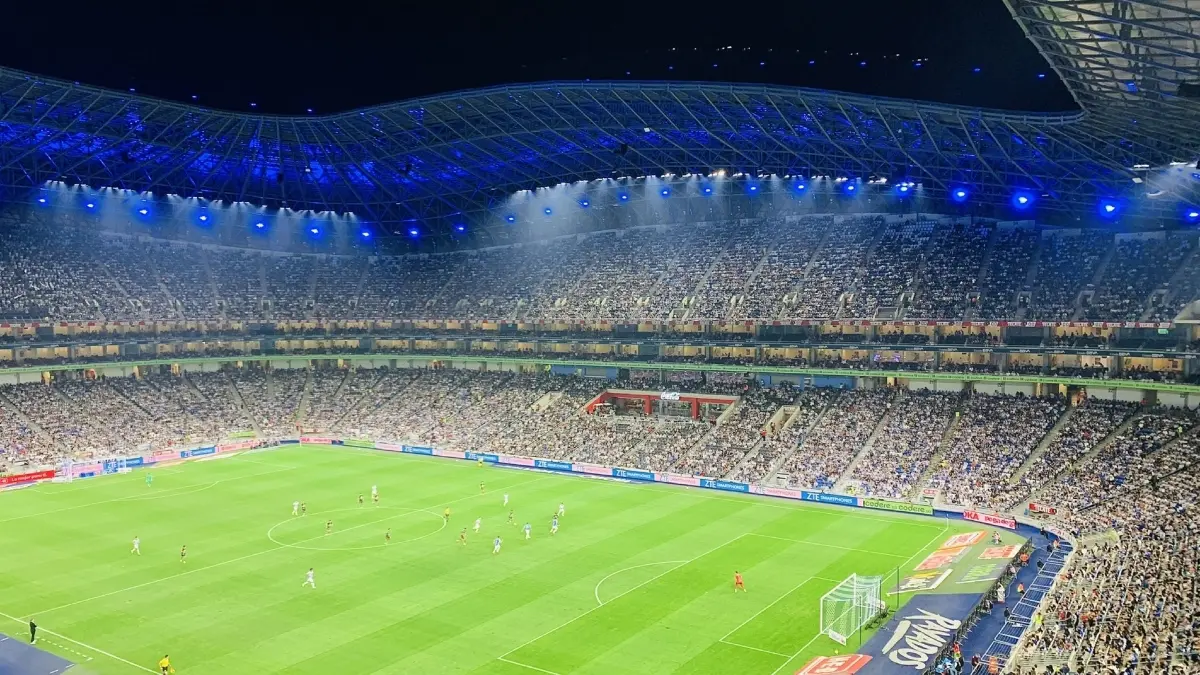 La casa de Rayados de Monterrey lleva desde su inauguración el nombre de BBVA, patrocinador bancario de la Liga MX y a su vez del equipo regiomontano.