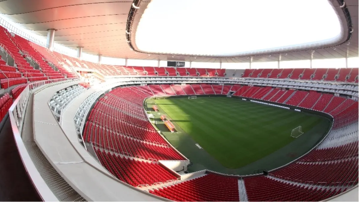 La casa de Chivas pasó de llamarse Omnilife a catalogarse como el Akron, patrocinador que se especializa en lubricantes y productos automotrices.