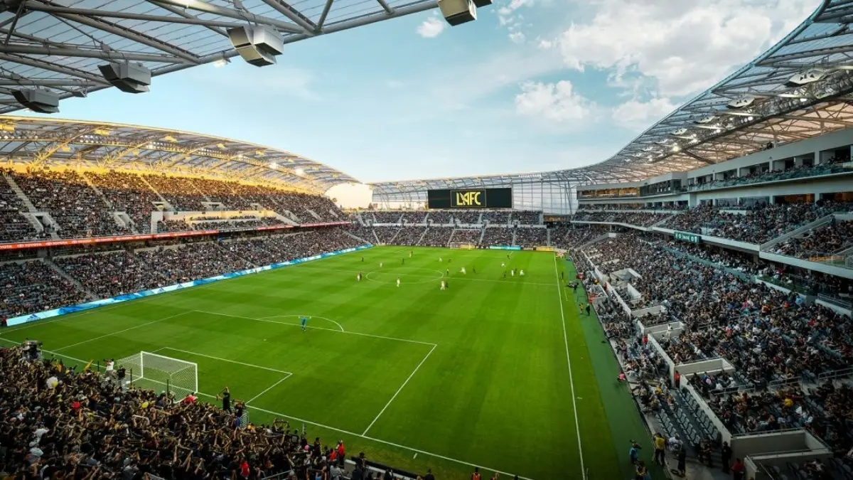 La casa del LAFC de la Major League Soccer está bautizada como BMO Stadium debido al patrocinio del Banco de Montreal, una entidad financiera de Canadá.