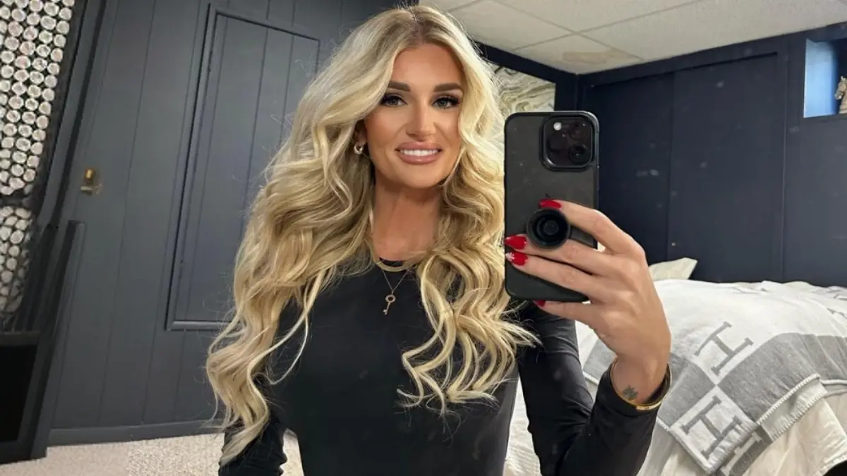 Con la selección canadiense disputó más de 100 partidos oficiales, uniéndose a una cotizada lista.