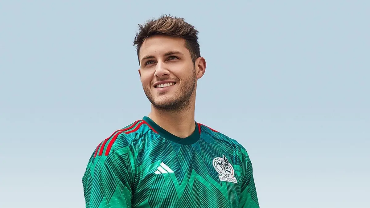 Aunque quedó fuera la lista final, la ausencia de Santiago Giménez fue la más polémica de todas debido a que el 'Tata' argumentó no llevarlo porque 'hace muchos goles en pocos minutos'.