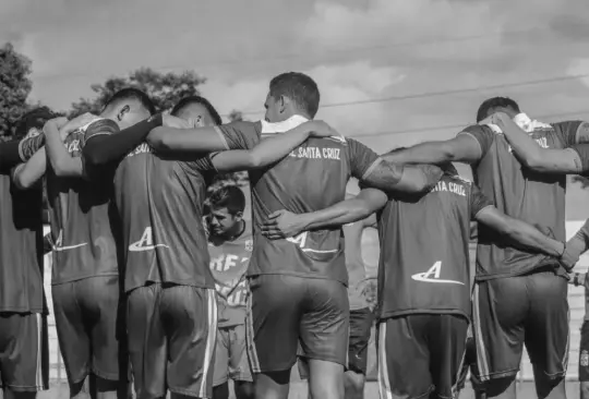 Un futbolista perdió la vida durante un entrenamiento.