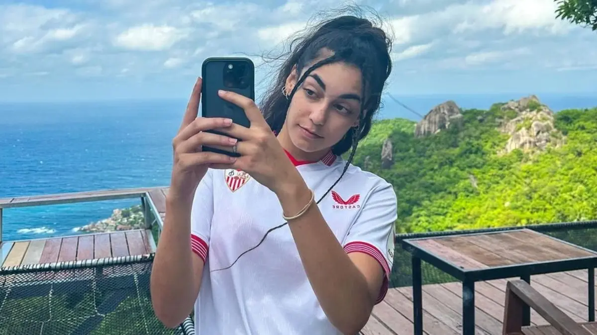 Desde siempre ha demostrado su afición por el futbol, por lo que no dudó un momento en unirse al proyecto de Juan Guarnizo en la Queens League.