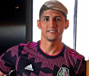 Alan Pulido revienta al Tri y asegura que "importa más tener jugadores con cinco Mundiales"