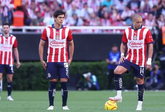 Un panelista de Fox Sports cargó contra Chicharito Hernández por opacar a su compañero de Chivas, JJ Macías