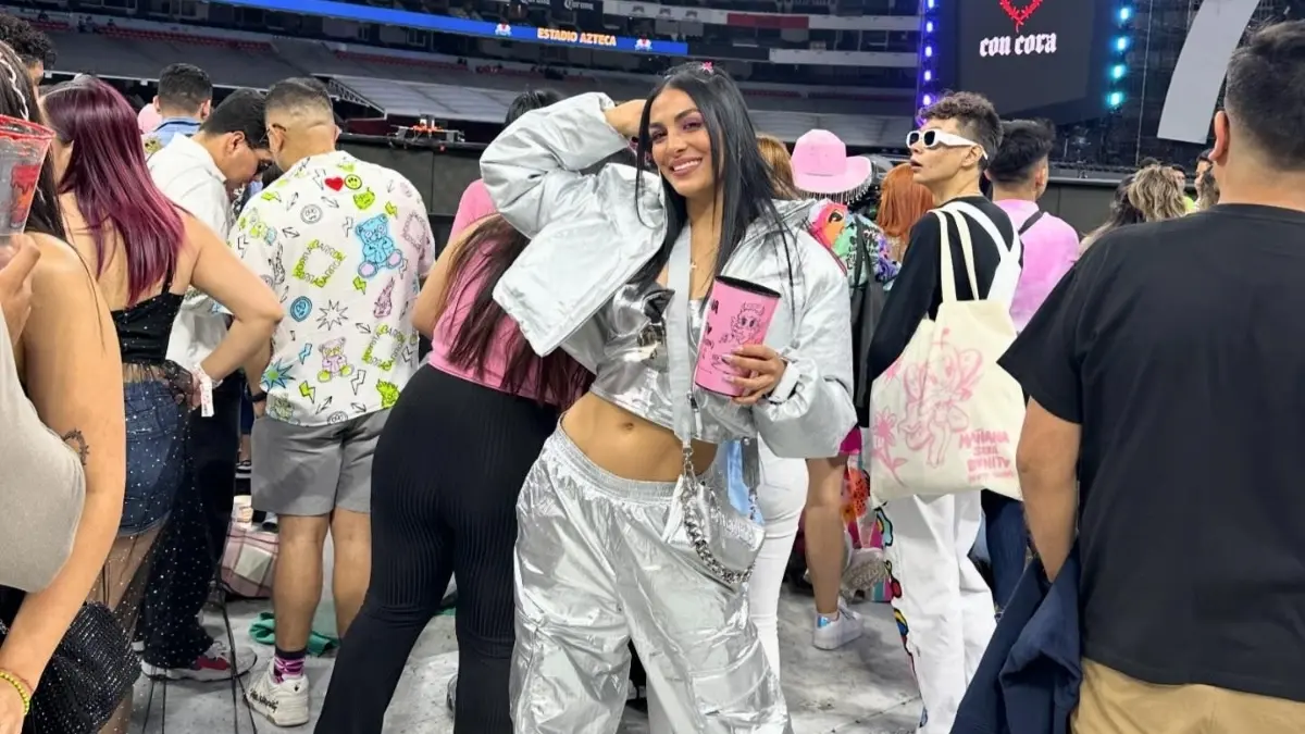 Sus inicios en el futbol se dieron como defensa, habilidades que la llevaron a ser parte de la Selección de Futbol de Colima.