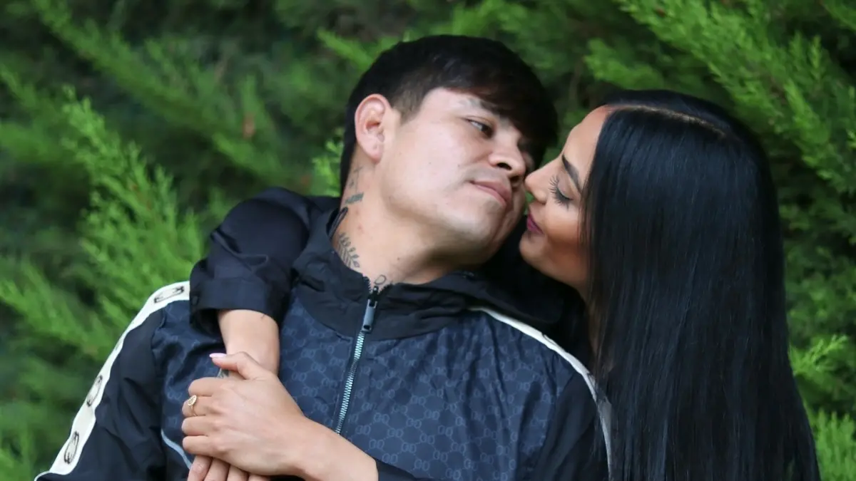 Stefani Jiménez ha llamado la atención por hacer pública su relación con Eduardo 'Chofis' López, misma que ha generado cuestionamientos entre los aficionados.