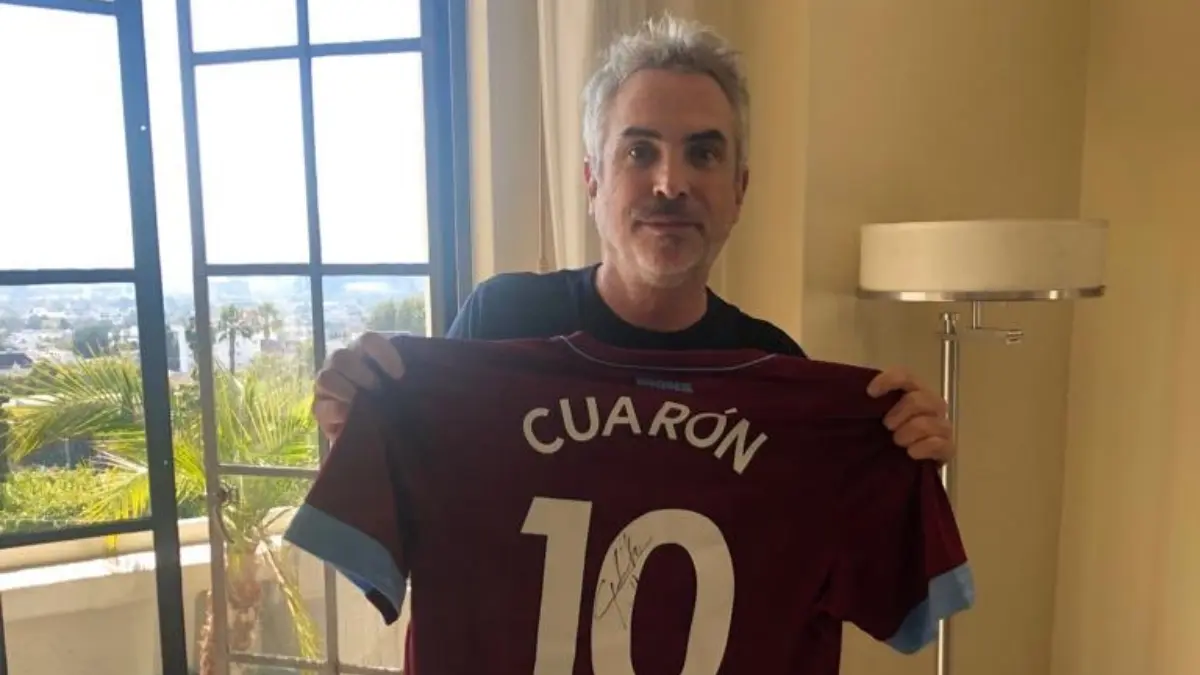 Adem&aacute;s, en la promoci&oacute;n de ese largometraje, Cuar&oacute;n lanz&oacute; la campa&ntilde;a de ROMAT&Oacute;N para apoyar a las trabajadoras de la casa, por lo que el West Ham United, equipo de Inglaterra, don&oacute; un jersey autografiado por Javier &acute;Chicharito&acute; Hern&aacute;ndez para que fuera subastado y recaudar fondos para esta. 