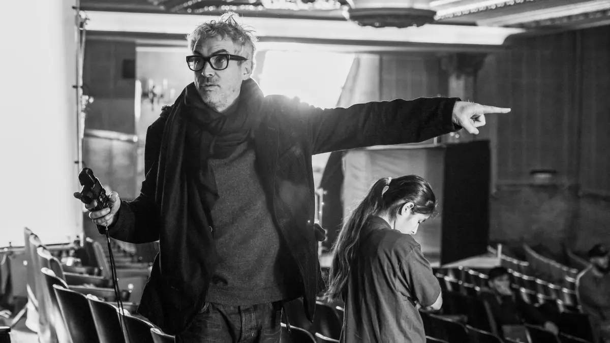 ALFONSO CUAR&Oacute;N: Naci&oacute; el 28 de noviembre de 1961 en la Ciudad de M&eacute;xico y se llev&oacute; cinco estatuillas de los Oscars en 12 nominaciones.