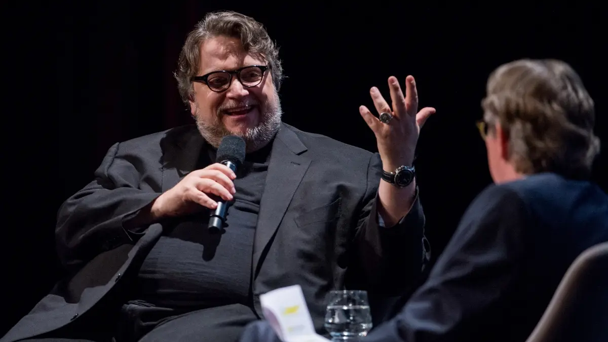 Dos de esos triunfos fueron por dirigir en la pel&iacute;cula "La Forma del Agua" (The Shape of Water) y uno por su trabajo en el filme animando "Pinocho de Guillermo del Toro"; tambi&eacute;n estuvo entre los candidatos por "El Callej&oacute;n de las Almas Perdidas" y "El Laberinto del Fauno".