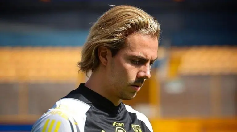LeyendSebastián Córdova es muy cuestionado en Tigres<br>@cordovar97