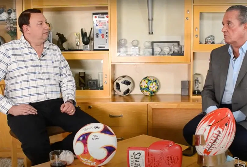 Ra&uacute;l Orva&ntilde;anos lanz&oacute; una peculiar invitaci&oacute;n a To&ntilde;o de Vald&eacute;s durante una transmisi&oacute;n de Fox Sports