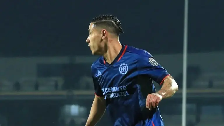 Antuna en el partido entre Pumas y Cruz Azul<br>@cruzazul