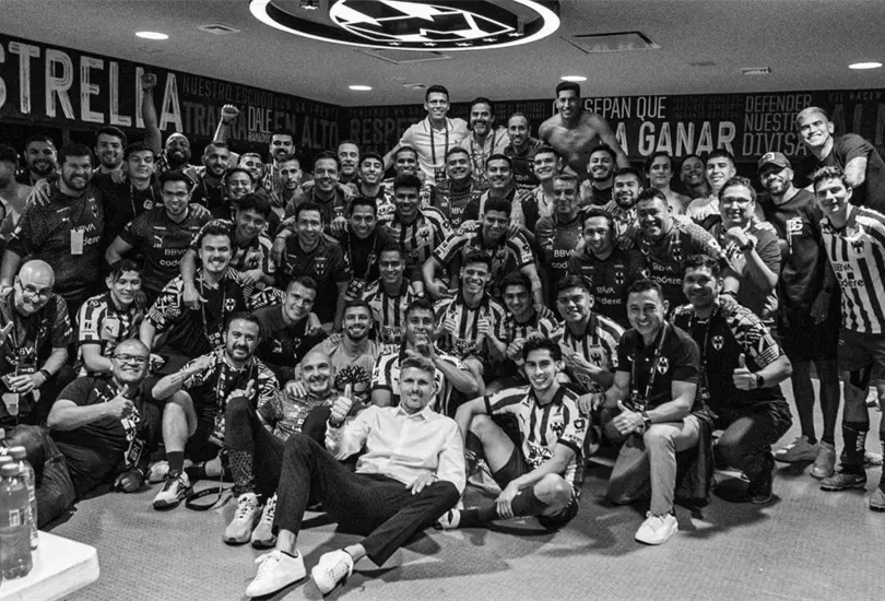 Pese a la victoria del equipo, algunos futbolistas no est&aacute;n de acuerdo con las declaraciones de su director t&eacute;cnico 