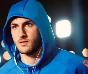 Santiago Giménez: Equipos de Premier League "reviven" interés por el Bebote