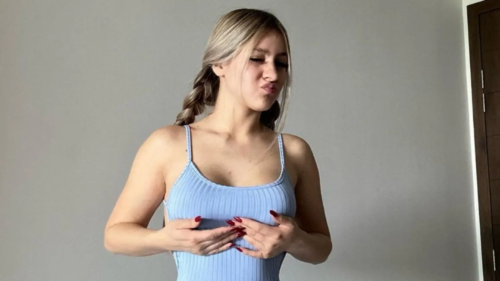 Mientras el creador de contenidos crecía en popularidad, era bien sabido que mantenía una relación con la también influencer Dahna Gallardo.