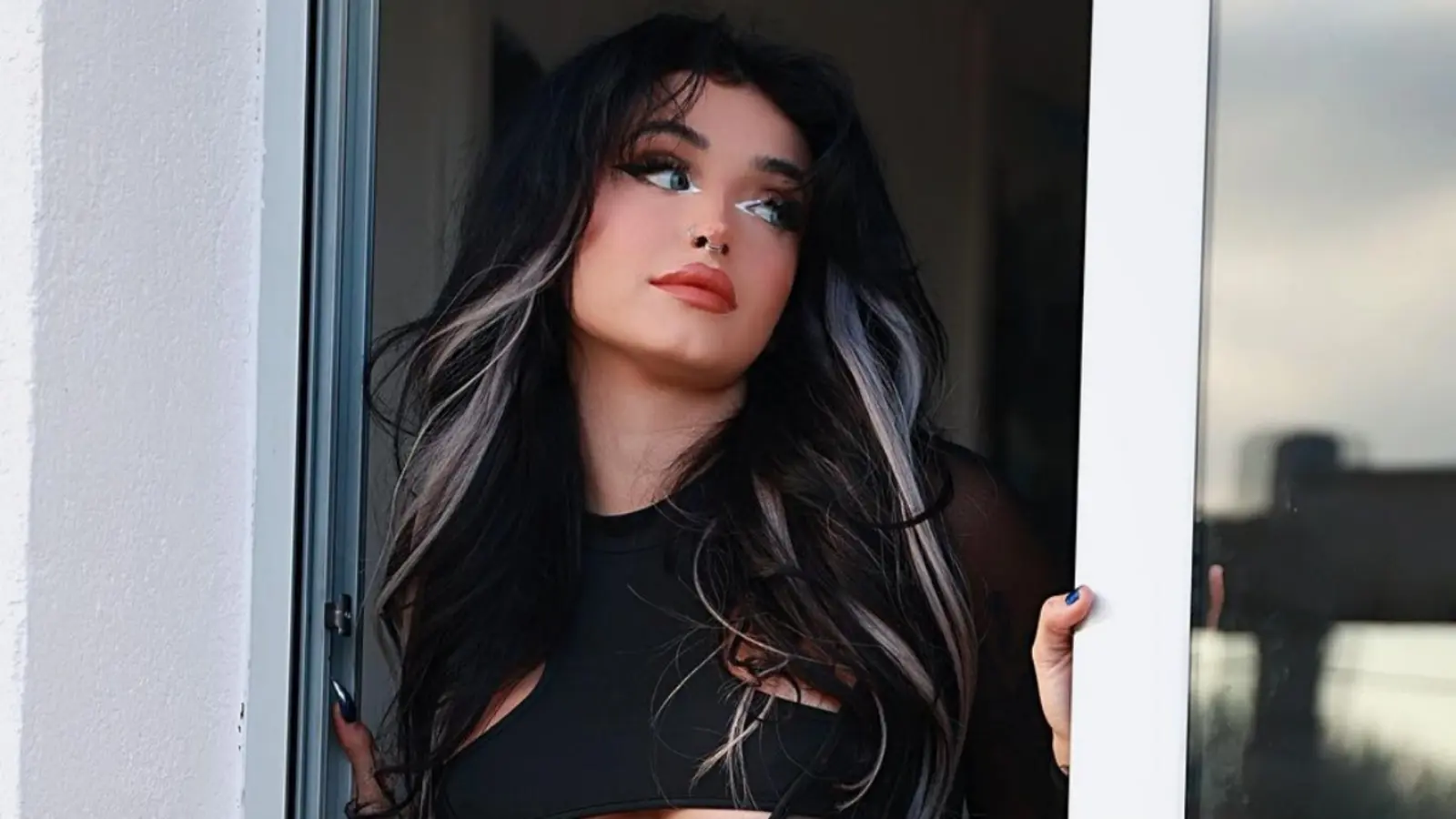 La historia dio un giro luego de que Reborn y Ghatta aparecieran juntos y fueran descubiertos por accidente por la también creadora de contenidos Gemita.