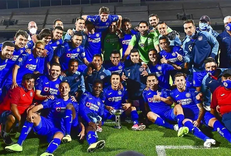 Un exfutbolista de Cruz Azul fue agredido con una navaja. Un exfutbolista de Cruz Azul fue agredido con una navaja.