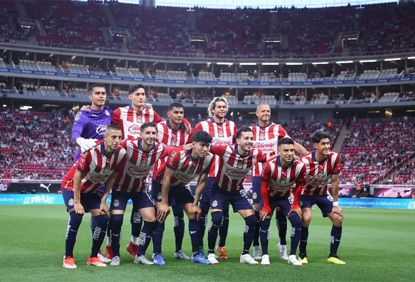 Una figura de Chivas respondi&oacute; a los cuestionamiento de Hermosillo sobre el liderazgo de Chicharito