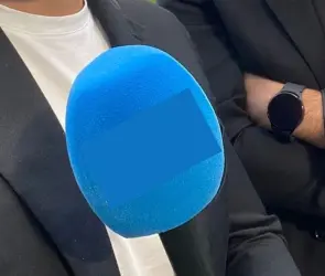 Popular narrador le responde a aficionado que se burló de el y lo llamó desconocido